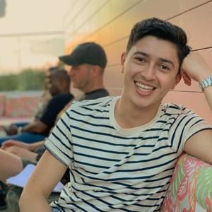 Meet your Posher, Victor